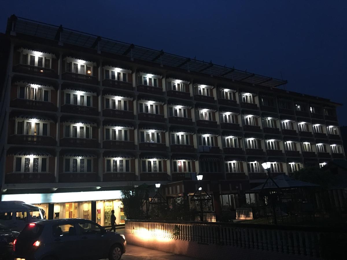 Shah Abbas Hotel At Dal Lake Srīnagar エクステリア 写真