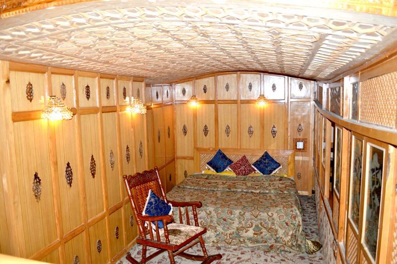 Shah Abbas Hotel At Dal Lake Srīnagar エクステリア 写真