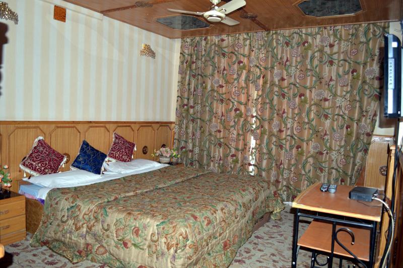 Shah Abbas Hotel At Dal Lake Srīnagar エクステリア 写真