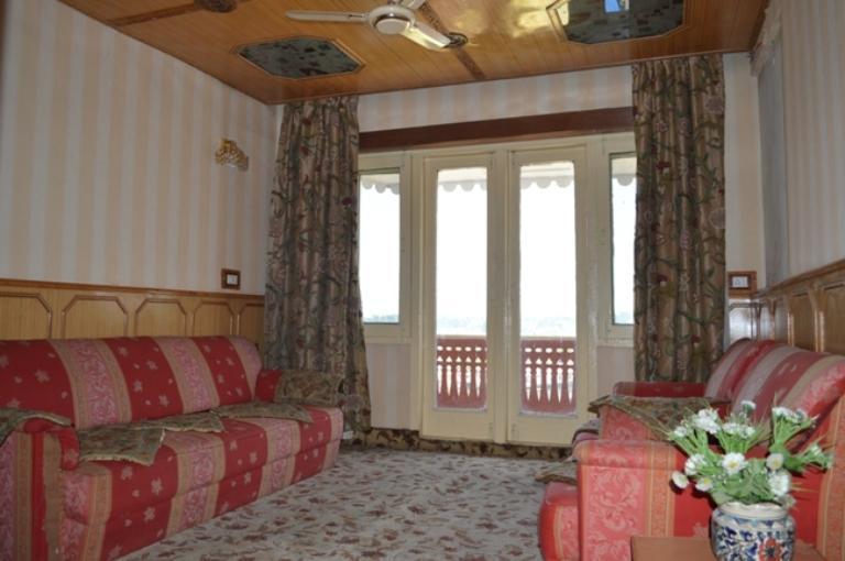 Shah Abbas Hotel At Dal Lake Srīnagar エクステリア 写真