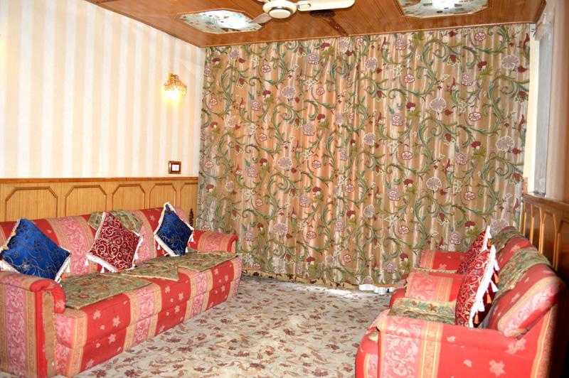 Shah Abbas Hotel At Dal Lake Srīnagar エクステリア 写真