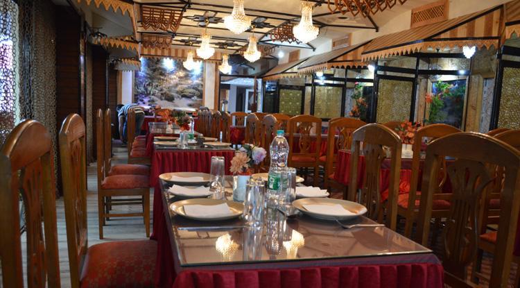 Shah Abbas Hotel At Dal Lake Srīnagar エクステリア 写真
